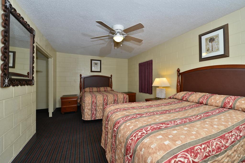 Savannah Inn And Suites Savannah Port Area الغرفة الصورة