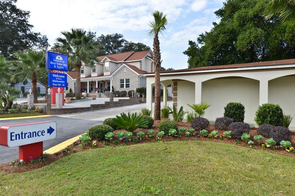 Savannah Inn And Suites Savannah Port Area المظهر الخارجي الصورة
