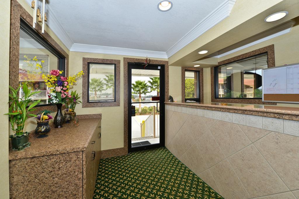 Savannah Inn And Suites Savannah Port Area المظهر الداخلي الصورة