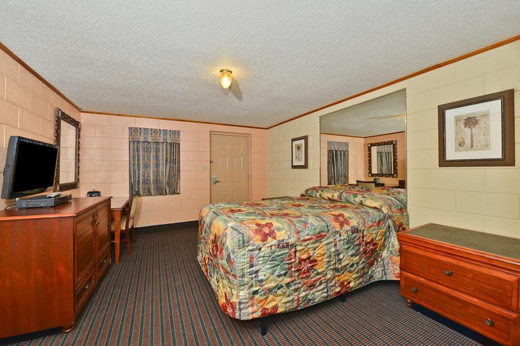 Savannah Inn And Suites Savannah Port Area الغرفة الصورة